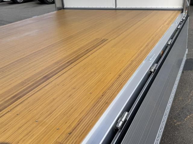 MITSUBISHI FUSOU FIGHTER 2025