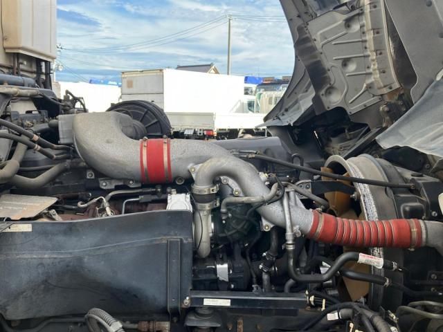 NISSAN DIESEL Quon 2013