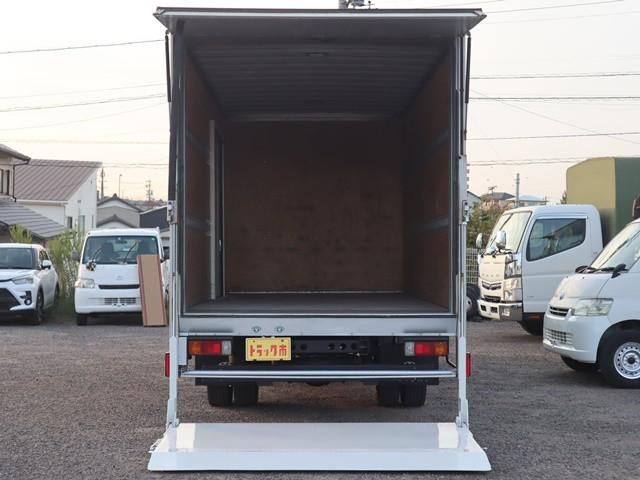 TOYOTA DYNA 2019