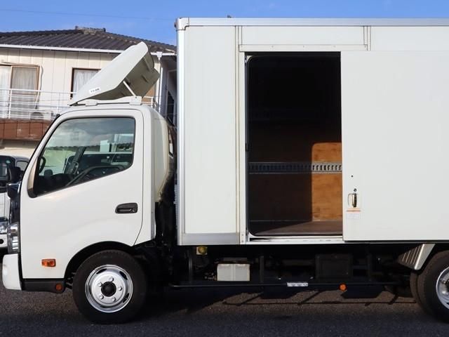 TOYOTA DYNA 2019