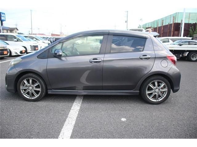 TOYOTA VITZ 2013