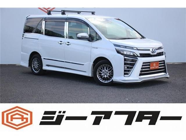 TOYOTA VOXY HYBRID 2017