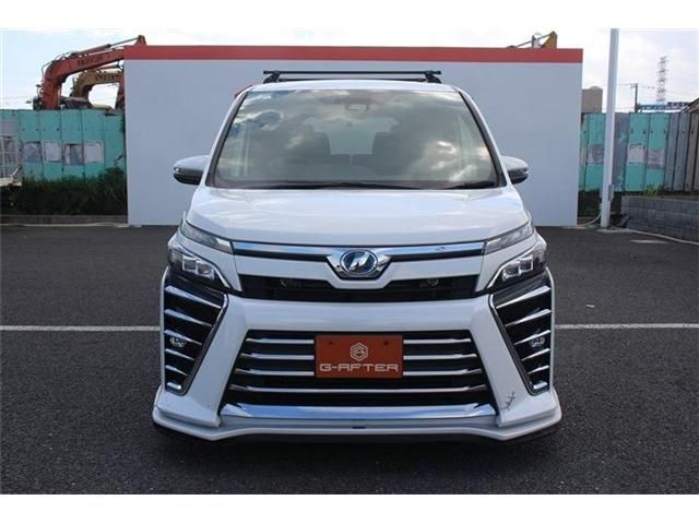 TOYOTA VOXY HYBRID 2017