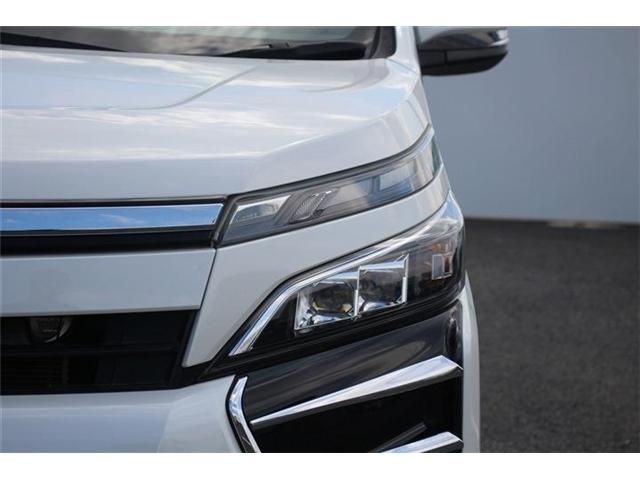 TOYOTA VOXY HYBRID 2017