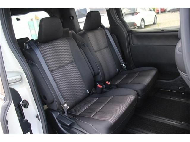 TOYOTA VOXY HYBRID 2017