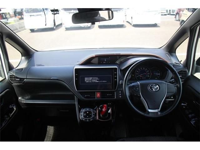 TOYOTA VOXY HYBRID 2017