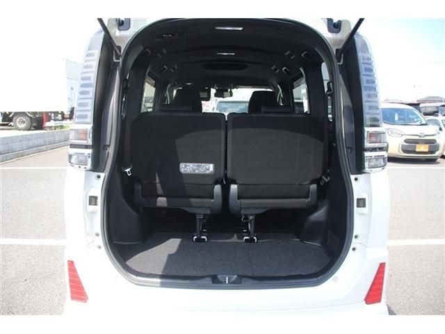 TOYOTA VOXY HYBRID 2017