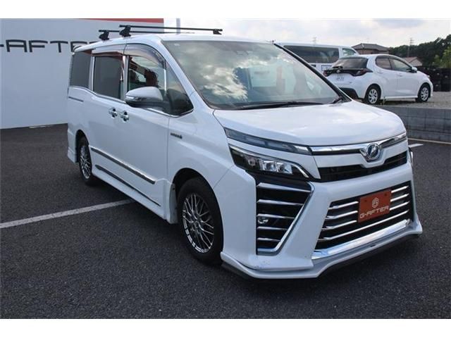 TOYOTA VOXY HYBRID 2017