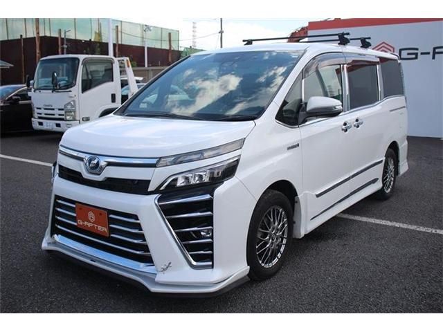 TOYOTA VOXY HYBRID 2017
