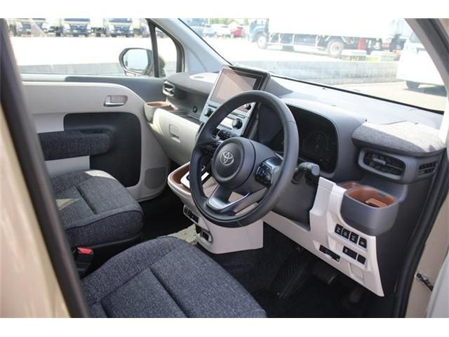 TOYOTA SIENTA HYBRID 2023