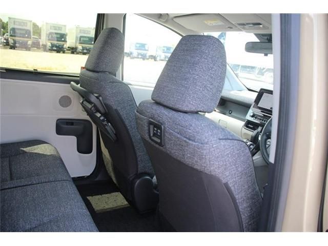 TOYOTA SIENTA HYBRID 2023