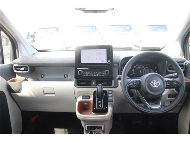 TOYOTA SIENTA HYBRID 2023