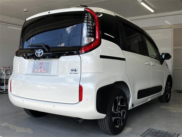 TOYOTA SIENTA HYBRID 2023