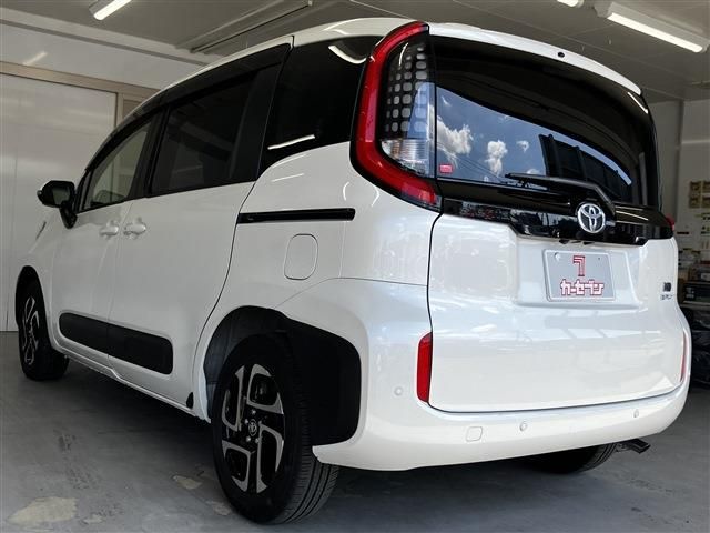 TOYOTA SIENTA HYBRID 2023