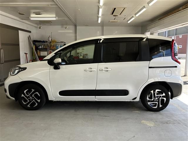 TOYOTA SIENTA HYBRID 2023