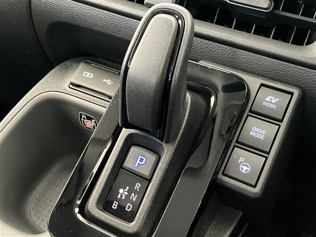 TOYOTA SIENTA HYBRID 2023