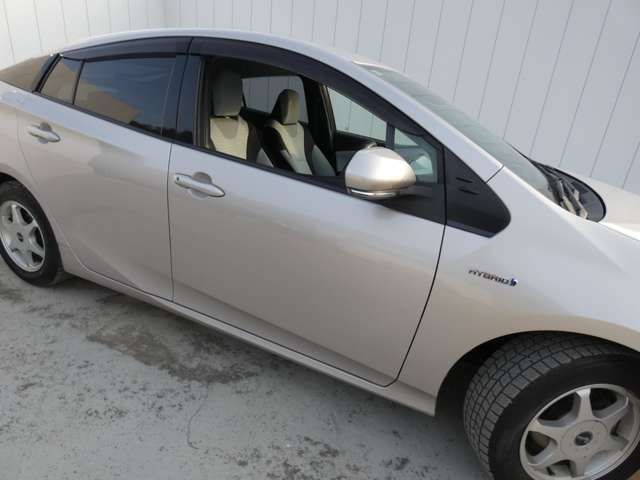 TOYOTA PRIUS 4WD 2016