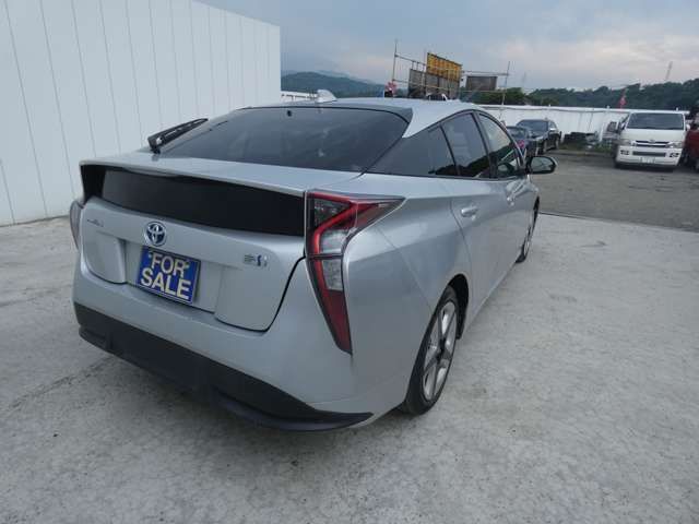 TOYOTA PRIUS 2016