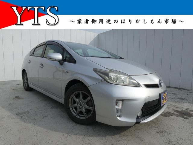 TOYOTA PRIUS 2013
