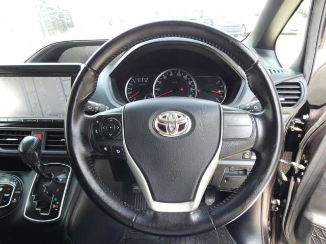 TOYOTA VOXY 2014