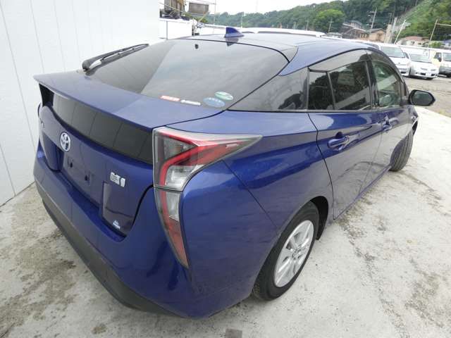 TOYOTA PRIUS 2016