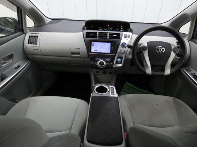 TOYOTA PRIUS Alpha 2012