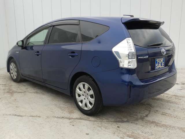 TOYOTA PRIUS Alpha 2012