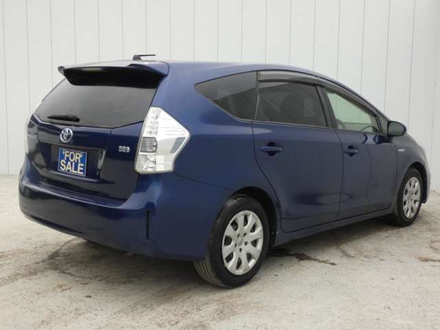 TOYOTA PRIUS Alpha 2012