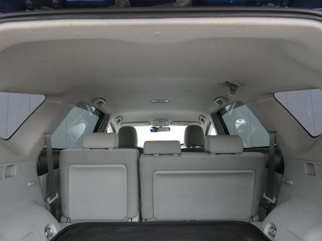 TOYOTA PRIUS Alpha 2012