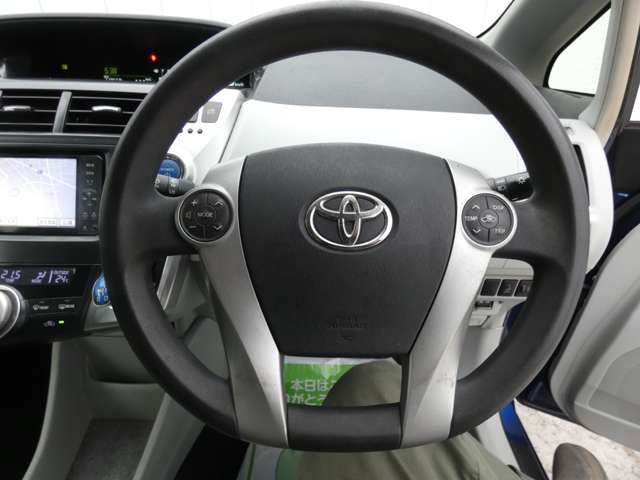 TOYOTA PRIUS Alpha 2012