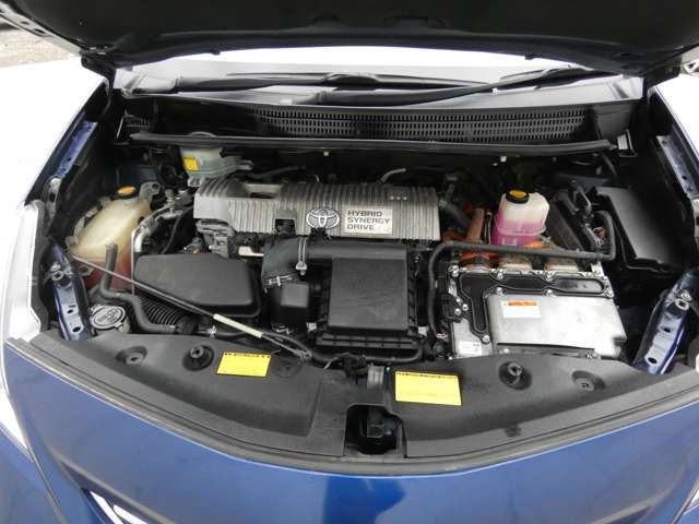 TOYOTA PRIUS Alpha 2012