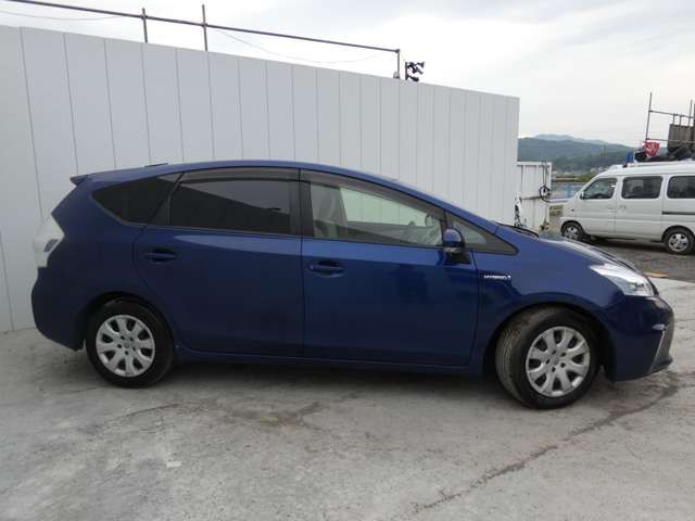 TOYOTA PRIUS Alpha 2012
