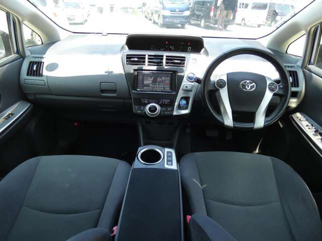 TOYOTA PRIUS Alpha 2012