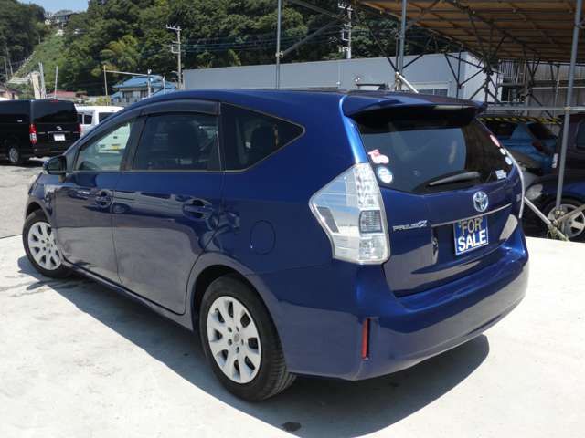 TOYOTA PRIUS Alpha 2012