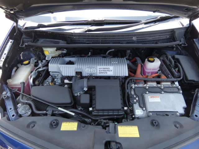 TOYOTA PRIUS Alpha 2012