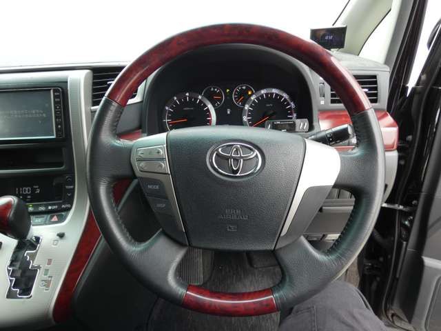 TOYOTA VELLFIRE 2009