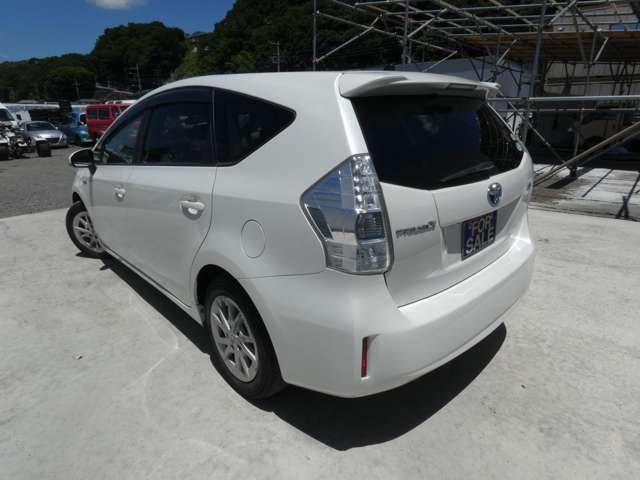 TOYOTA PRIUS Alpha 2013