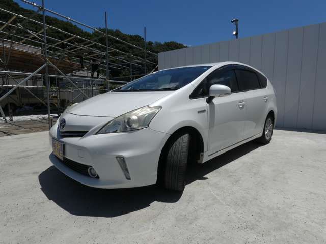 TOYOTA PRIUS Alpha 2013
