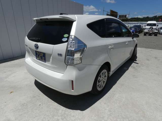 TOYOTA PRIUS Alpha 2013