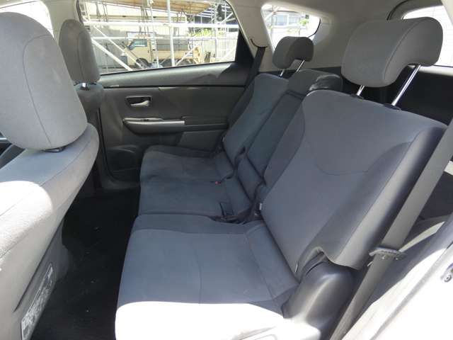 TOYOTA PRIUS Alpha 2013