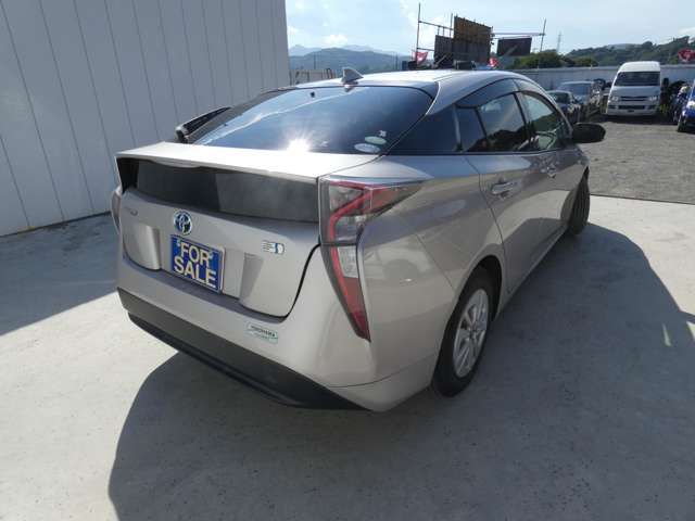 TOYOTA PRIUS 2016