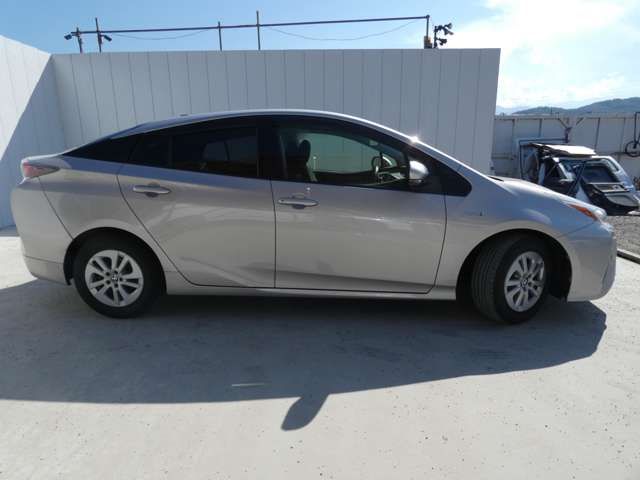 TOYOTA PRIUS 2016