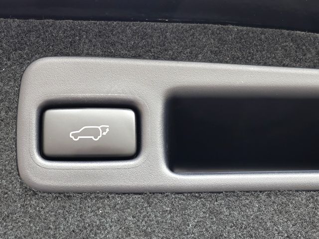 TOYOTA HARRIER 2WD 2017