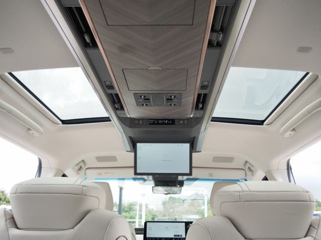 TOYOTA ???? LM500h 2025