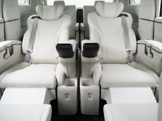 TOYOTA ???? LM500h 2025