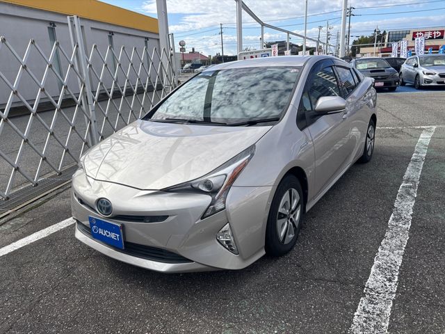 TOYOTA PRIUS 2016