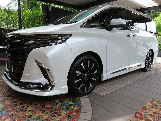 TOYOTA ALPHARD hybrid 4WD 2025