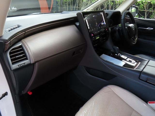 TOYOTA ALPHARD hybrid 4WD 2025