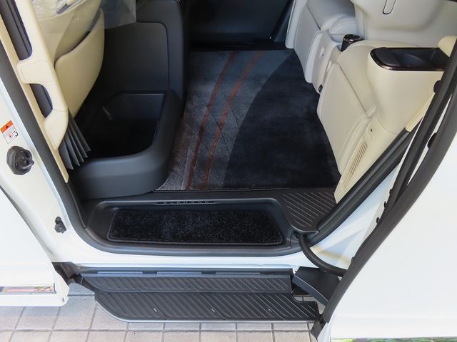 TOYOTA ALPHARD hybrid 4WD 2025