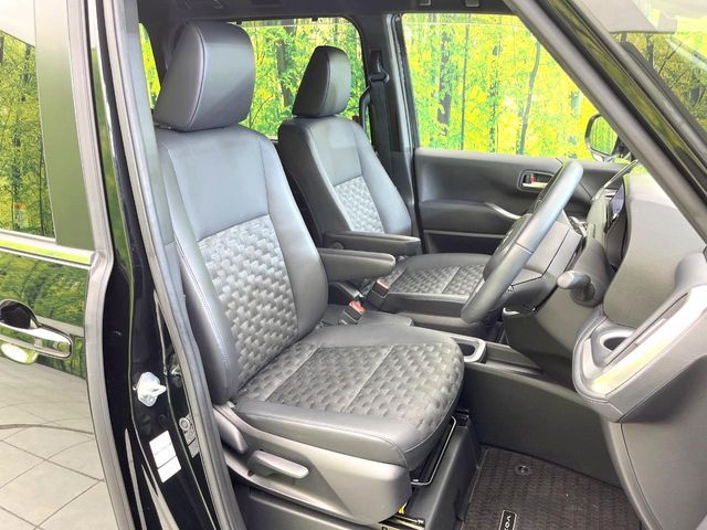 TOYOTA VOXY HYBRID 2022